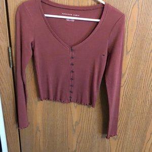 Button detail, lettuce hem, crop top! Never worn!